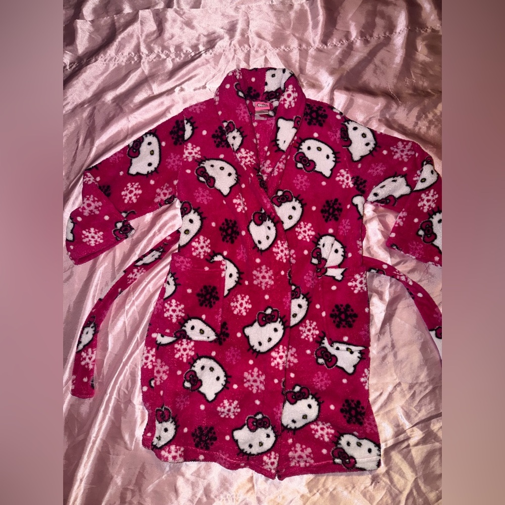 Hello Kitty Fleece Robe in Pink and White
